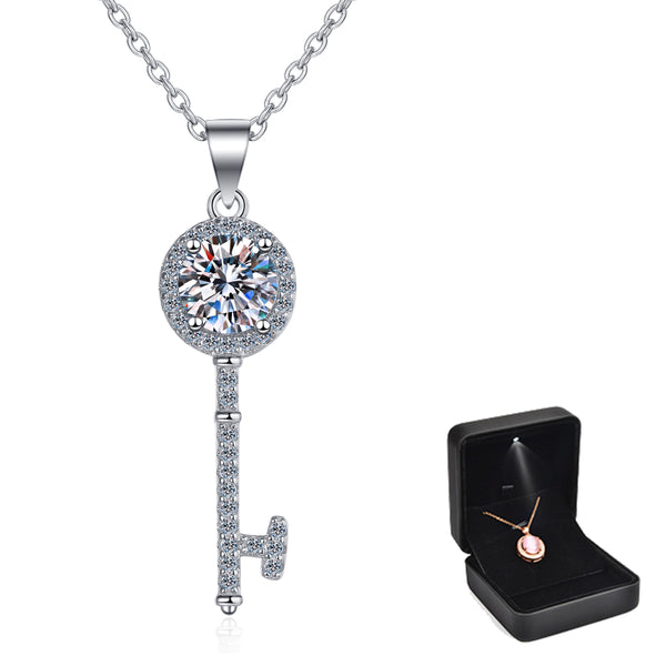 TUTELLA Heart-shaped Key 0.5CT Moissanite Jewelry Pendant Necklace Collarbone Chain